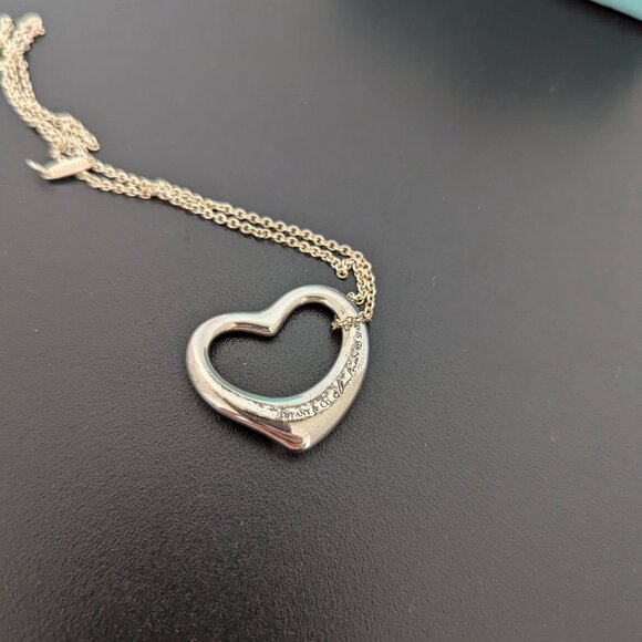 Tiffany Elsa Peretti Open Heart Pendant in sterling silver 27 mm - Picture 3 of 16